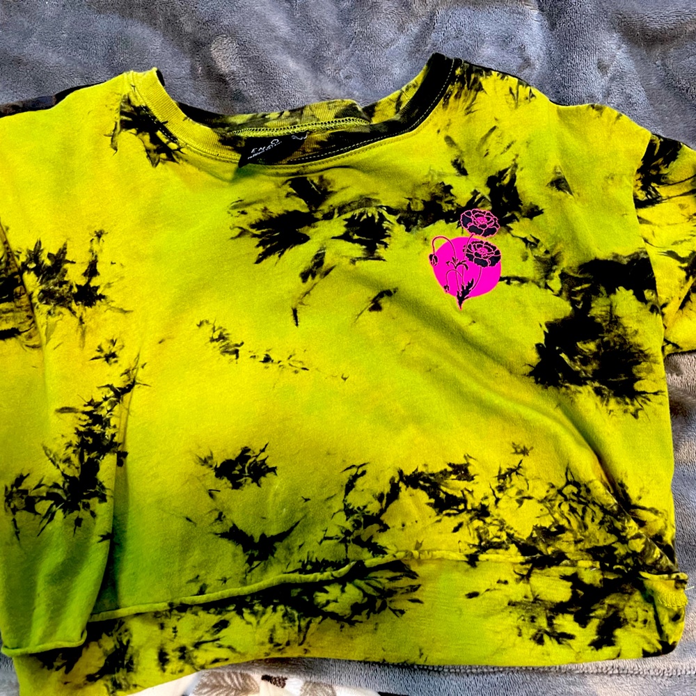 EMPYRE crop top shirt